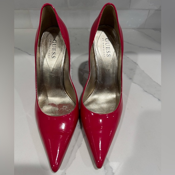Guess by Marciano Pointed Toe Patent Heel - Picture 2 of 7